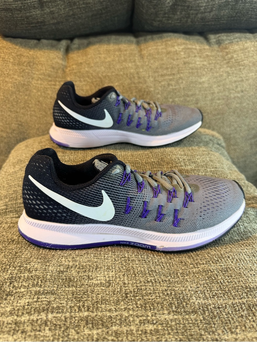 Nike Woman’s Air Zoom Pegasus 33 Stealth/Wolf Gray/Purple 831856-003 Size 8.5